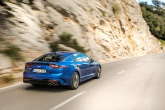 Kia Stinger 3 700x467 (2)